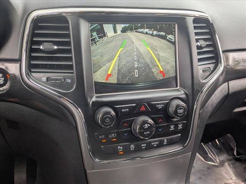 Used 2018 Jeep Grand Cherokee Altitude AWD/4WD image 13