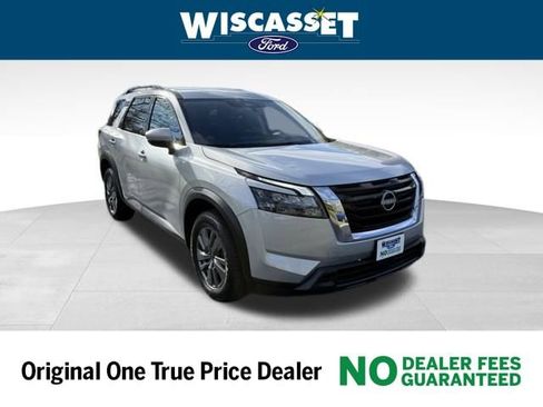 Used 2024 Nissan Pathfinder SV image 1