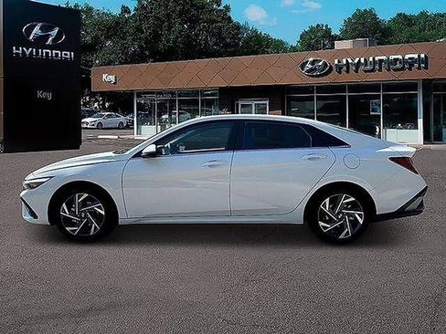Used 2025 Hyundai Elantra Limited FWD image 7