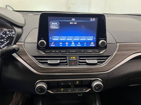 Used 2025 Nissan Altima 2.5 SV FWD image 37