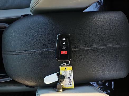 Used 2019 Toyota RAV4 Limited image 38