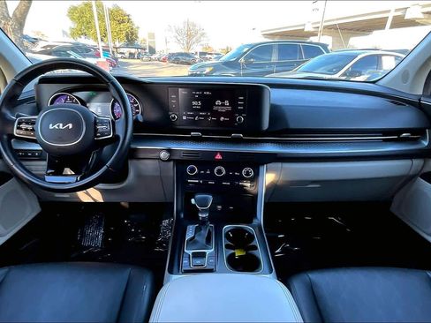 Used 2024 Kia Carnival LX image 14