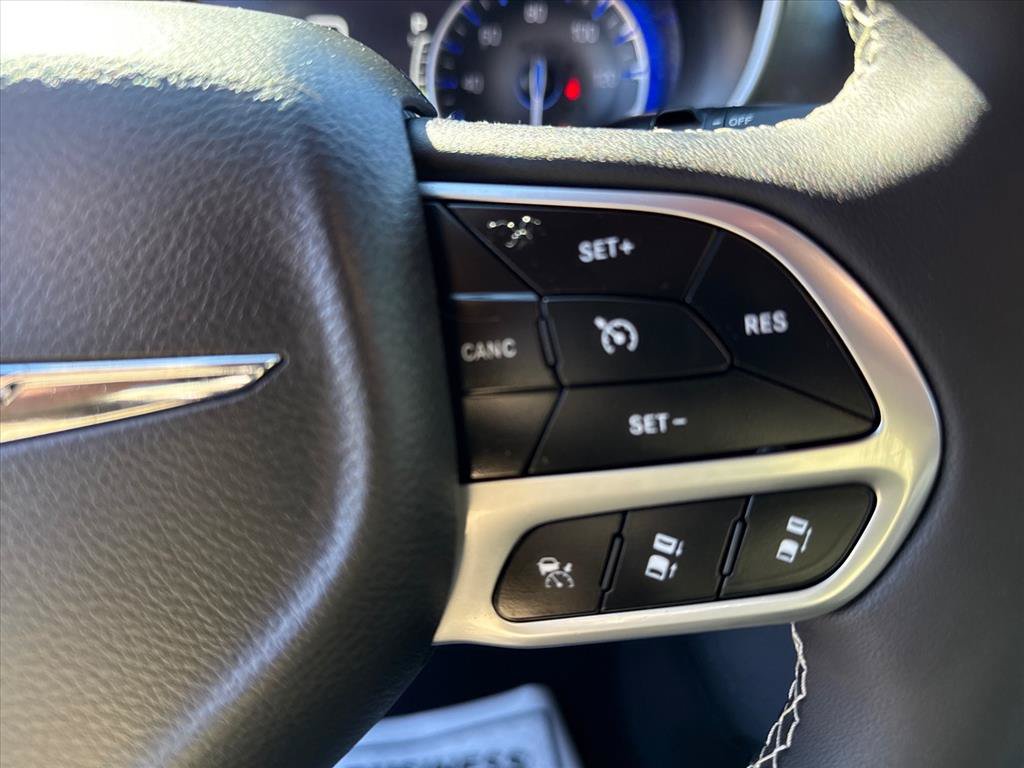 Used 2026 Chrysler Pacifica Select FWD image 17