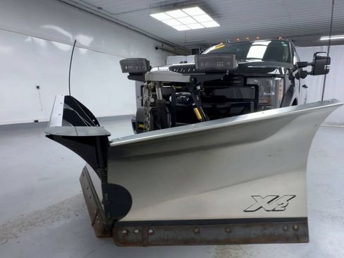 Used 2019 Ford F350 Lariat AWD/4WD image 3