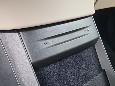 Used 2025 Volvo EX90 Ultra image 11