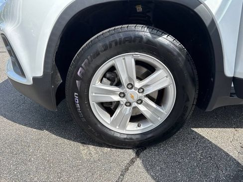 Used 2019 Chevrolet Trax LT w/ LT Convenience Package AWD/4WD image 42
