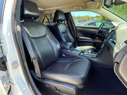 Used 2019 Chrysler 300 Limited image 14