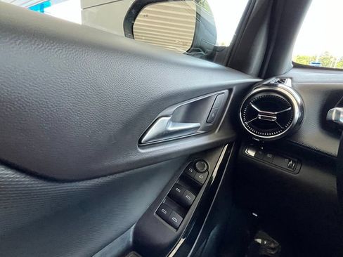 Used 2025 Chevrolet Equinox LT FWD image 18