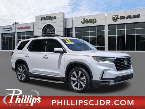 Used 2025 Honda Pilot Elite image 1