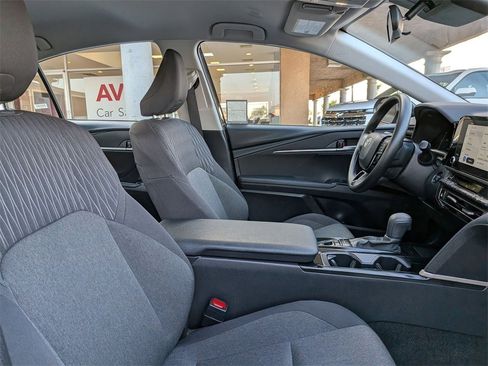 Used 2025 Toyota Camry LE image 27