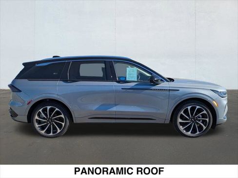 Used 2025 Lincoln Nautilus Black Label image 6