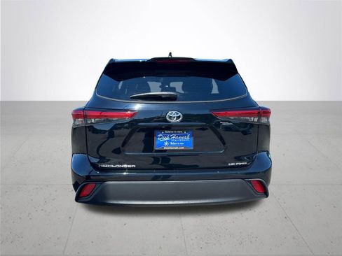 Used 2023 Toyota Highlander LE AWD/4WD image 8