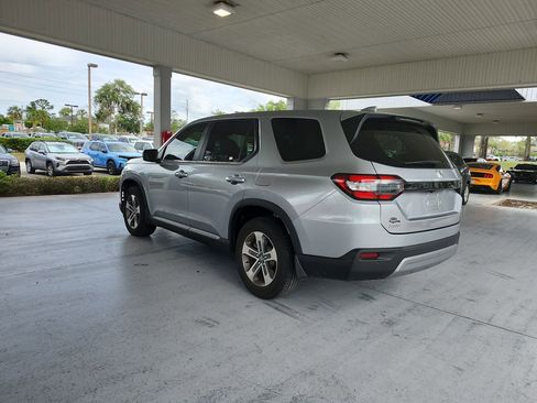 Used 2024 Honda Pilot EX-L image 3