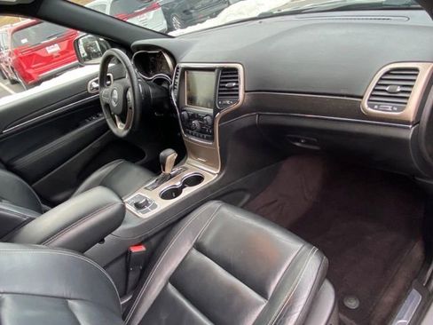Used 2017 Jeep Grand Cherokee Limited image 24