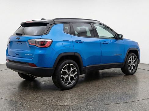 Used 2025 Jeep Compass Limited AWD/4WD image 9