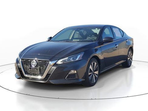 Used 2022 Nissan Altima 2.5 SV image 2