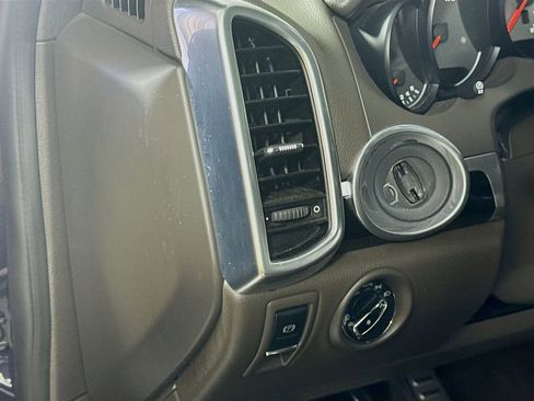 Used 2017 Porsche Cayenne S image 10