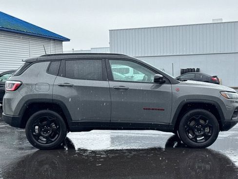 Used 2024 Jeep Compass Trailhawk AWD/4WD image 3