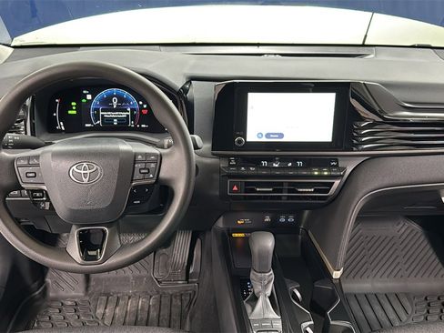 Used 2026 Toyota Camry LE image 9