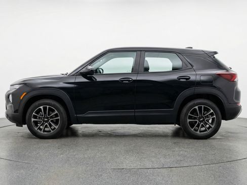 Used 2025 Chevrolet TrailBlazer LT w/ Driver Confidence Package AWD/4WD image 5