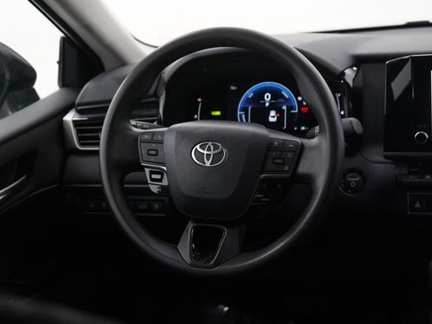 Used 2025 Toyota Camry LE image 13