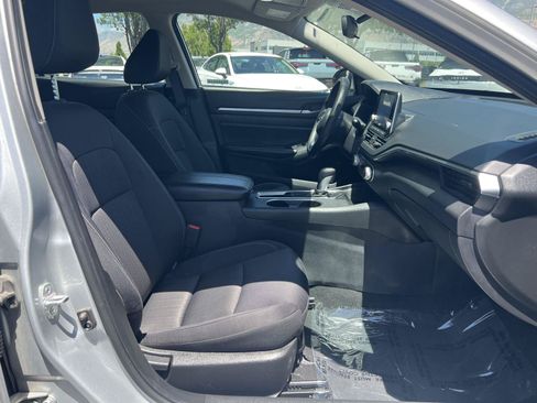 Used 2022 Nissan Altima 2.5 SV FWD image 17