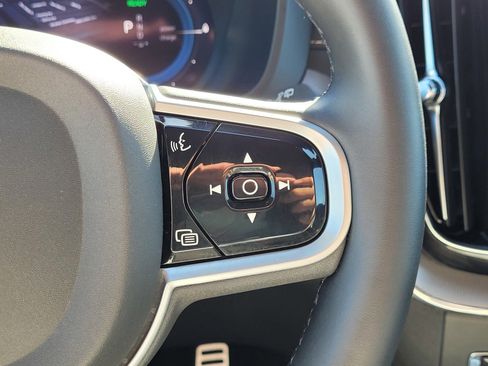 Used 2022 Volvo XC60 T8 R-Design w/ Advanced Package image 21