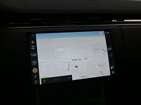 Used 2025 Land Rover Range Rover SE AWD/4WD image 18