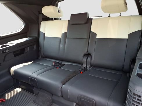 Used 2025 Toyota Sequoia Capstone AWD/4WD image 18