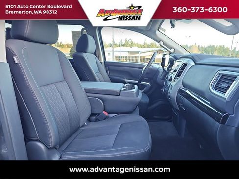 Used 2018 Nissan Titan SV image 23