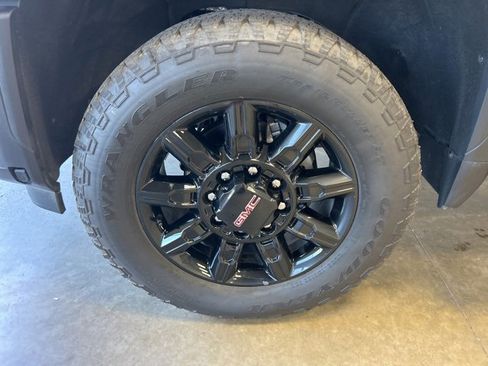 Used 2025 GMC Sierra 3500 AT4 w/ AT4 Premium Plus Package image 10