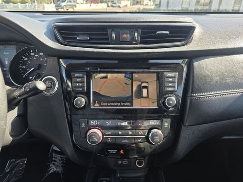 Used 2019 Nissan Rogue SL AWD/4WD image 11