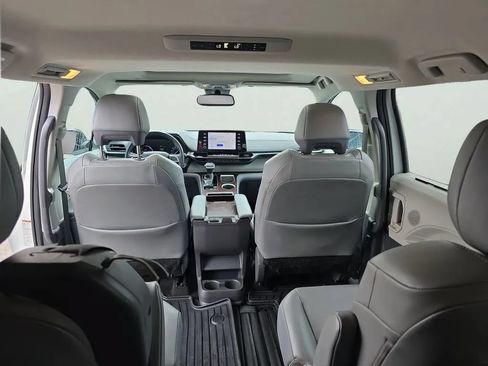 Used 2021 Toyota Sienna XLE FWD image 20