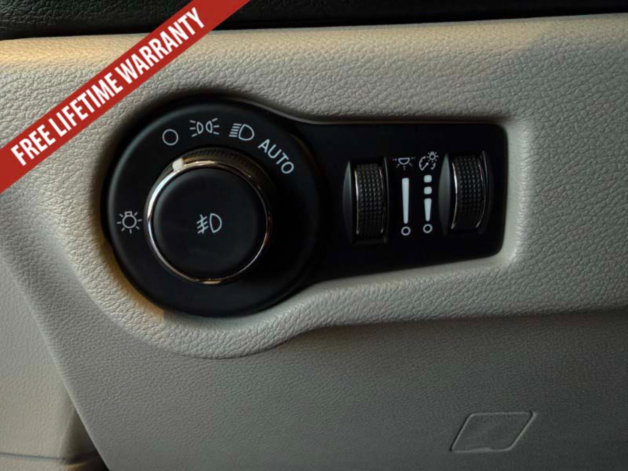 Used 2024 Chrysler Pacifica Touring-L FWD image 37