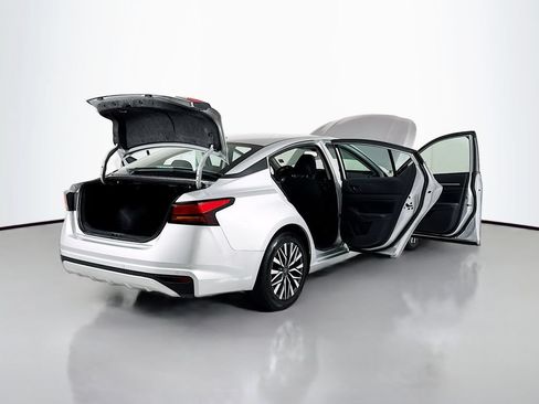 Used 2023 Nissan Altima 2.5 SV FWD image 18