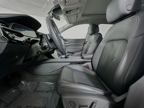 Used 2024 Audi Q8 e-tron Premium Plus w/ Premium Plus Package image 18