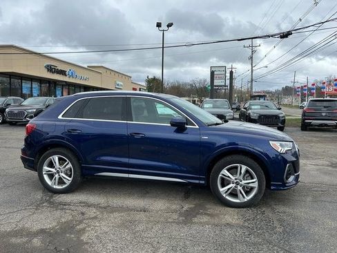Used 2024 Audi Q3 2.0T Premium w/ Convenience Package image 2