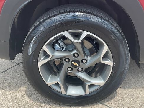 Used 2025 Chevrolet Trax LT w/ LT Convenience Package FWD image 7