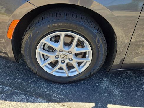 Used 2023 Chrysler Pacifica Touring-L FWD image 31
