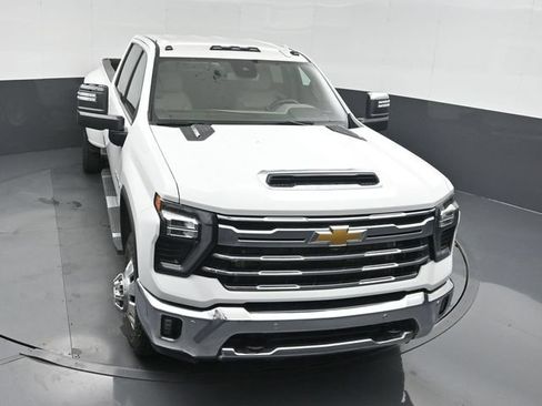 Used 2025 Chevrolet Silverado 3500 LTZ w/ LTZ Plus Package AWD/4WD image 38