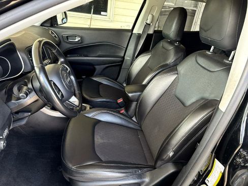 Used 2019 Jeep Compass Latitude image 16