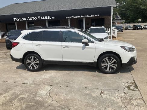 Used 2018 Subaru Outback 3.6R Limited AWD/4WD image 2