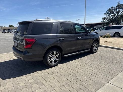 Used 2024 Ford Expedition Limited RWD image 2
