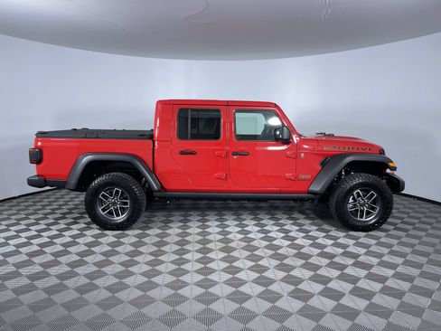 Used 2025 Jeep Gladiator Mojave w/ Convenience Group AWD/4WD image 10
