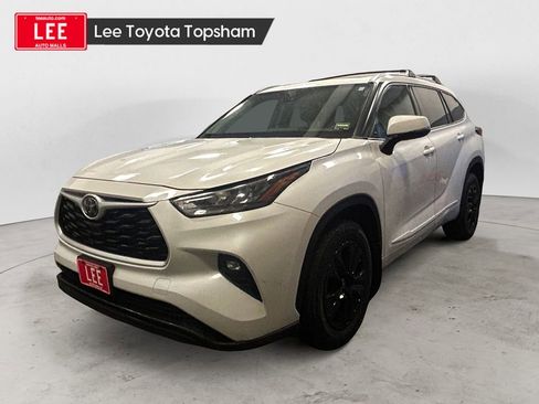 Used 2020 Toyota Highlander XLE AWD/4WD image 1