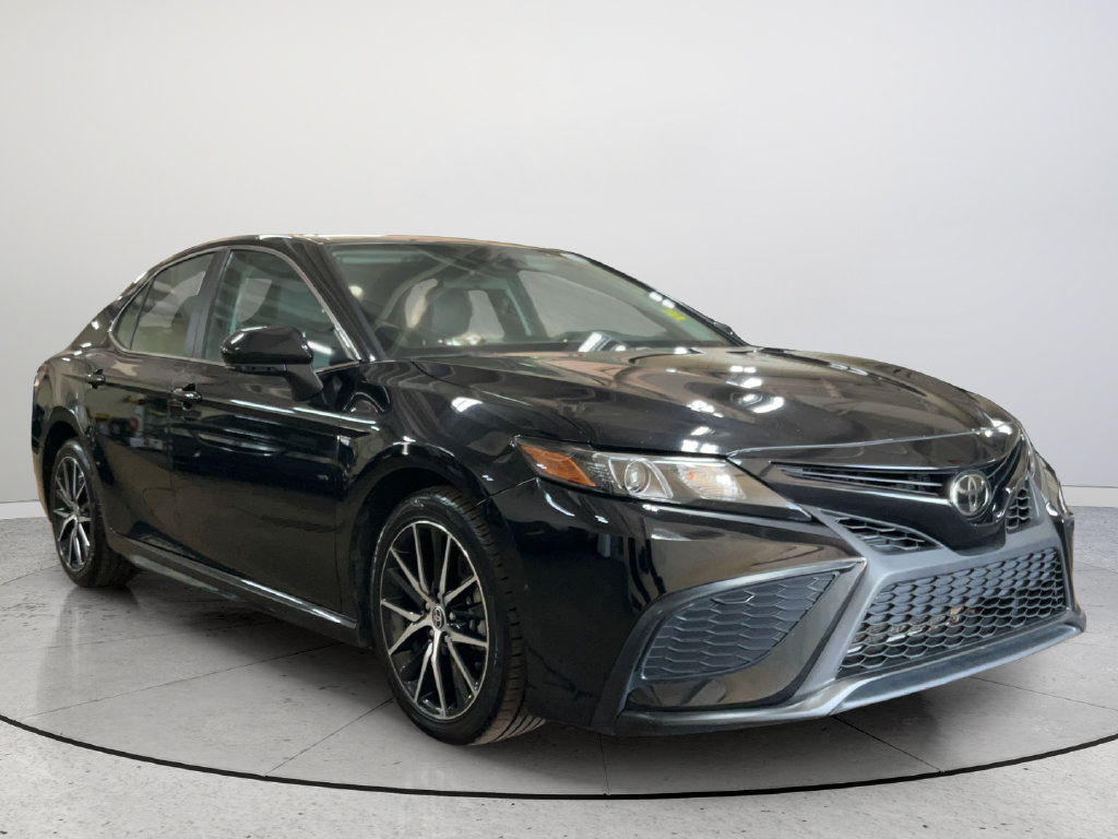 Used 2024 Toyota Camry SE FWD image 1
