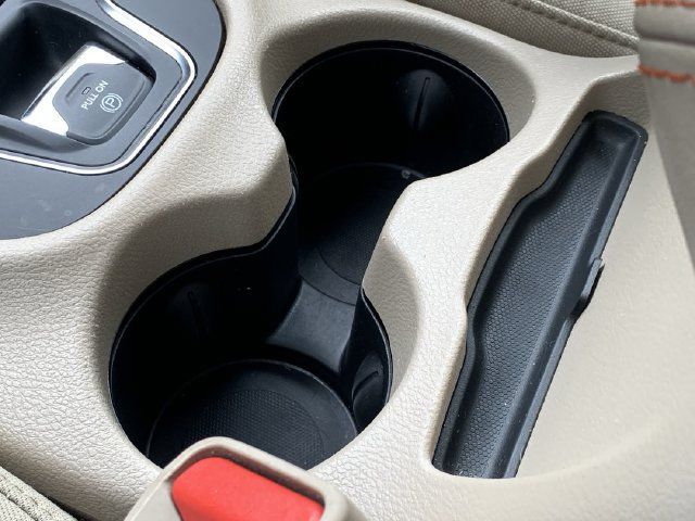Used 2020 Jeep Cherokee Latitude FWD image 32