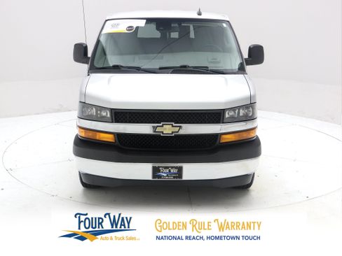 Used 2020 Chevrolet Express 3500 LT w/ LT Preferred Equipment Group RWD image 9