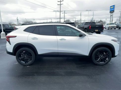 Used 2024 Chevrolet Trax ACTIV w/ Driver Confidence Package image 9