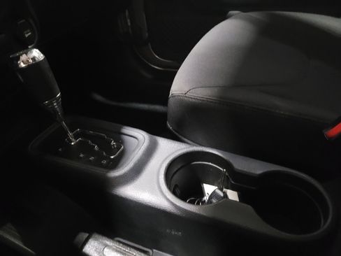 Used 2018 Jeep Wrangler Unlimited Sport S AWD/4WD image 22